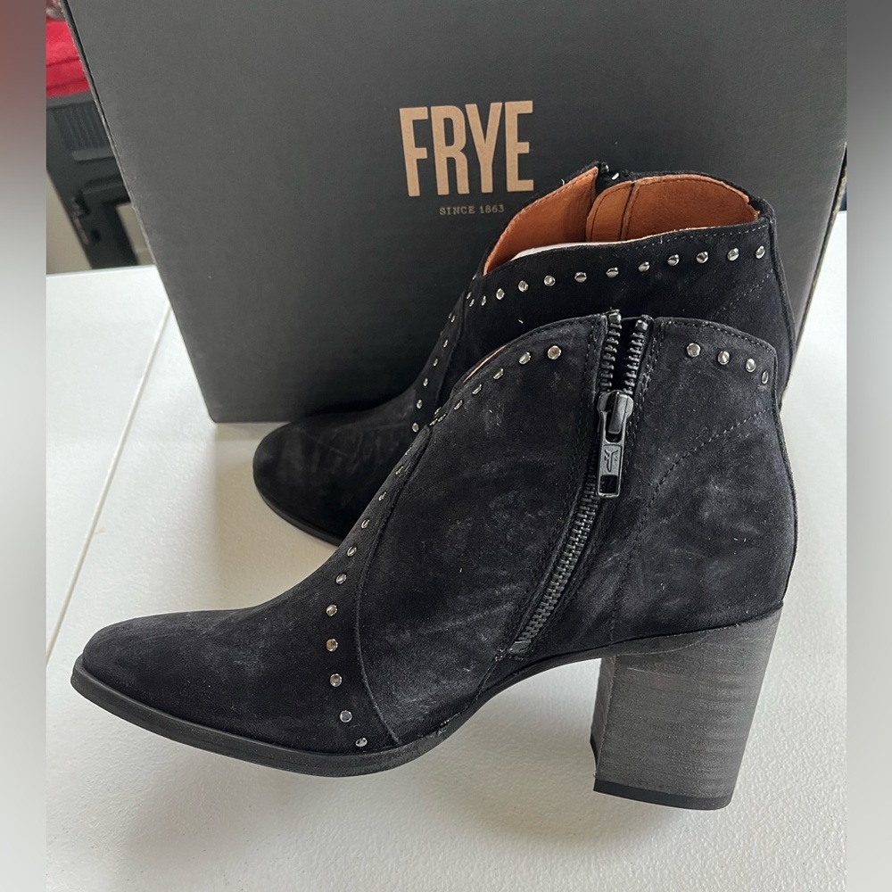 Frye Nora Stud zip short booties. Size 6.5